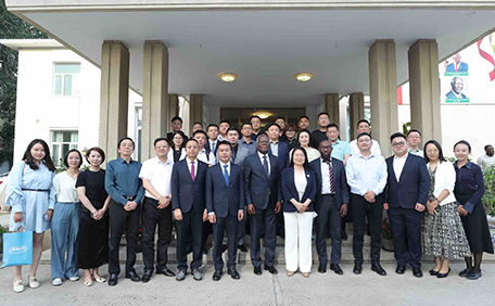 地上铁亮相加纳商务会谈，共谋新能源车领域合作新篇章